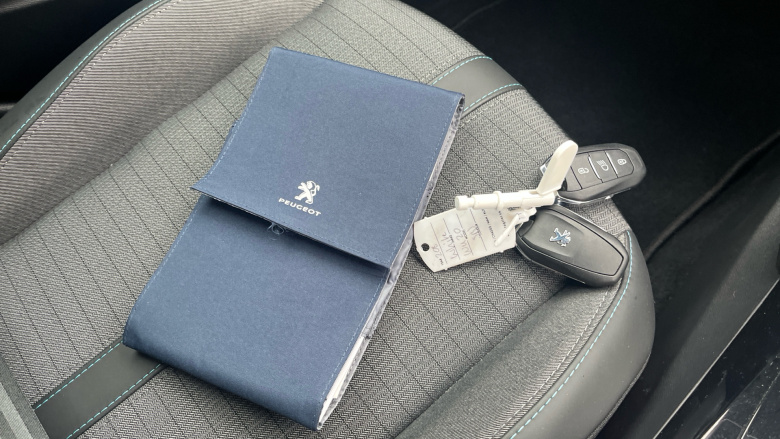 Peugeot 208 1.2 PureTech 100 Allure 5dr EAT8 Petrol Hatchback